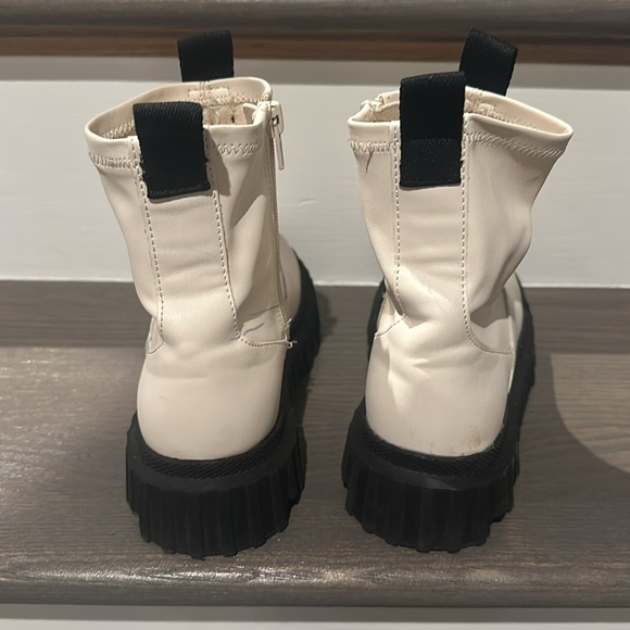 Zara girls white pleather boots - Picture 2 of 3